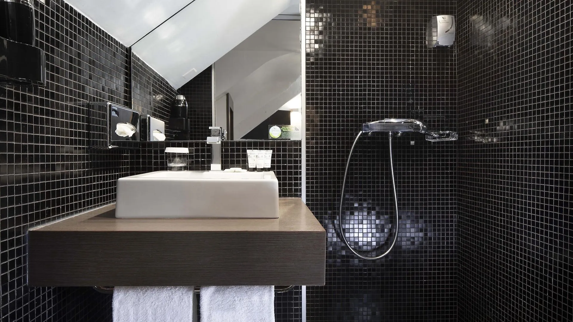 De La Gaite Hotel