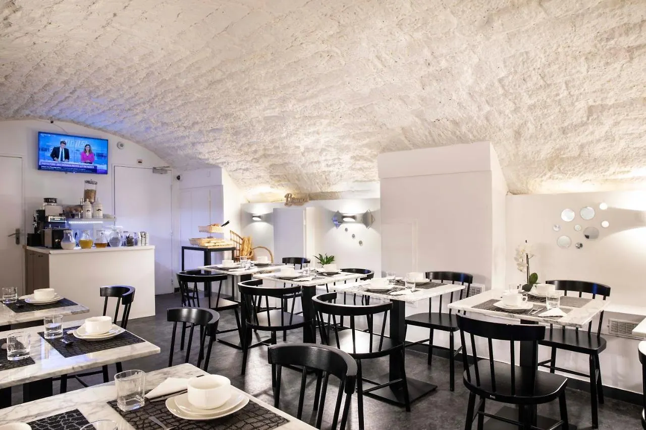 De La Gaite Hotel 3*
